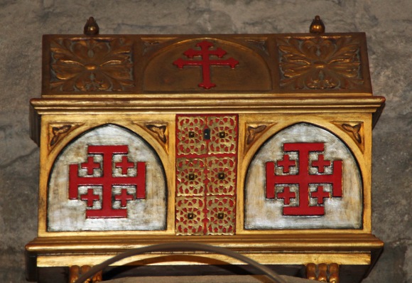 santa_anna2_ arcón con la insignia del Santo Sepulcro
